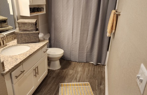 Southside Condo | Cozy1 bedroom condo with addtl sofa bed. 5 minutes away from EVERYTHING you need