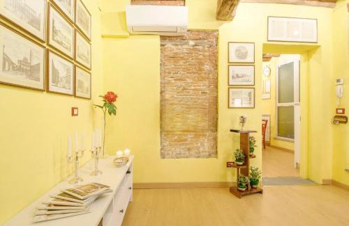 Lucca Historical Center Apartment | CozyBricks in Lucca - Apartments in Lucca Historical Center - Air Cond & WiFi -