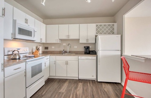 Old Louisville Apartment | CozySuites 800 Tower 1BR with gym! 18