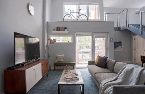 Downtown Indianapolis Apartment | CozySuites l 2BR Loft, Monument Circle, Indy