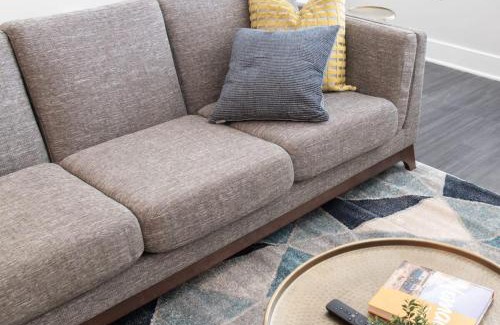 Central Business District Apartment | Cozysuites l Upscale 1BR in Downtown Cincinnati