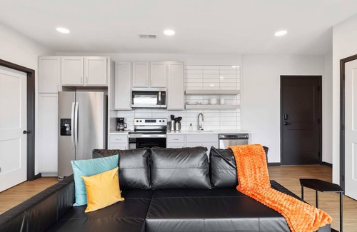 Lockerbie Square Apartment | CozySuites Mass with parking, lounge and roof deck 11