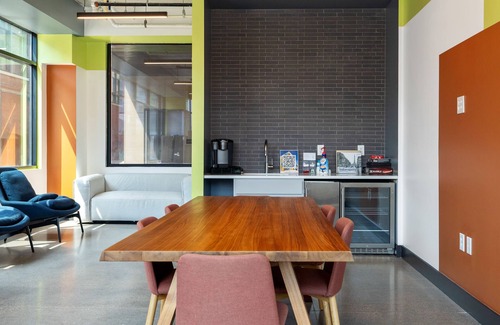 Lockerbie Square Apartment | CozySuites Mass with parking, lounge and roof deck 11