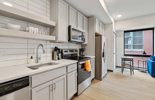 Lockerbie Square Apartment | CozySuites Mass with parking, lounge and roof deck 15