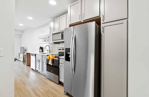 Lockerbie Square Apartment | CozySuites Mass with parking, lounge and roof deck 17