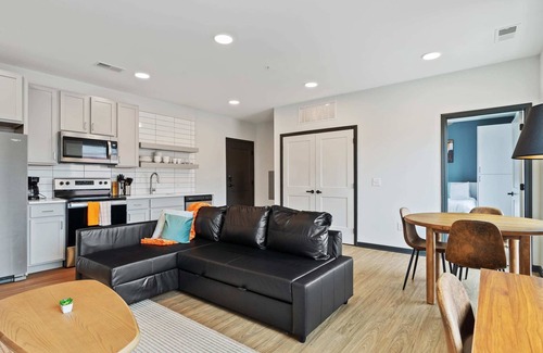 Lockerbie Square Apartment | CozySuites Mass with parking, lounge and roof deck 19