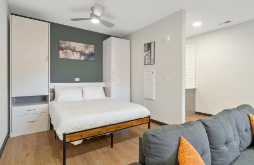 Lockerbie Square Apartment | CozySuites Mass with parking lounge & roof deck #38