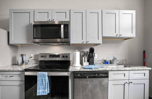 Cultural District Apartment | CozySuites | Modern 1BR in Downtown Pitts 10