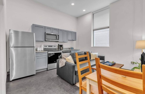 Cultural District Apartment | CozySuites Modern 1BR in Downtown Pitts #22