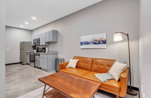 Strip District Apartment | CozySuites Modern 1BR in Downtown Pitts #14