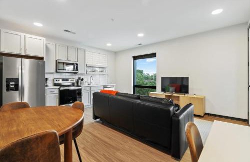 Lockerbie Square Apartment | CozySuites on Mass with garage parking #3