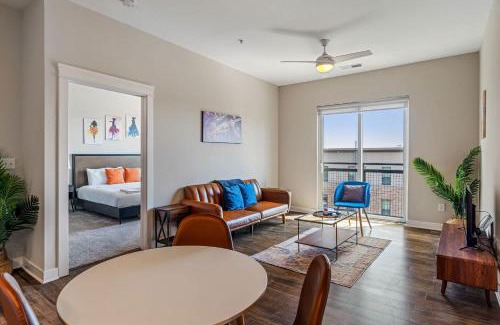 Mile Square Apartment | CozySuites - Penrose On Mass with pool & parking #2