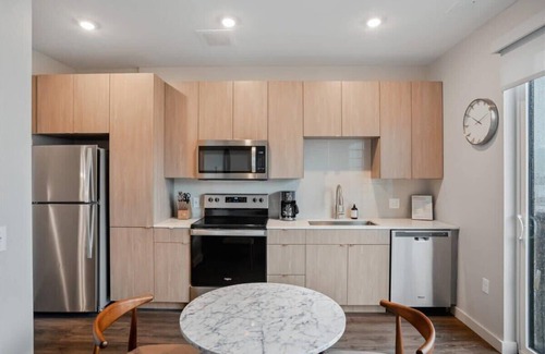 Lower Lawrenceville Apartment | CozySuites Roomy 1BR, Lawrenceville