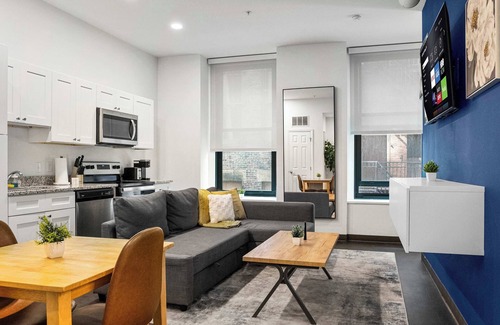 Cultural District Apartment | CozySuites Stunning 1BR in Downtown Pitts #13