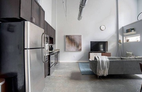 Cole-Noble District Apartment | Cozysuites TWO Stylish Apts Monument Circle Indy