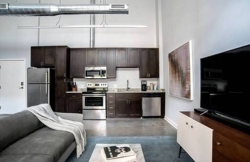 Cole-Noble District Apartment | Cozysuites TWO Stylish Apts Monument Circle Indy