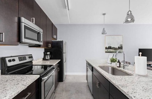 Cole-Noble District Apartment | Cozysuites TWO Stylish Apts Monument Circle Indy