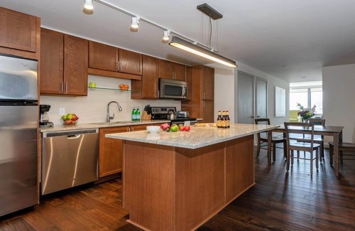 Downtown Dallas Apartment | CozySuites | TWO Stylish 2BR Condo on Elm St.