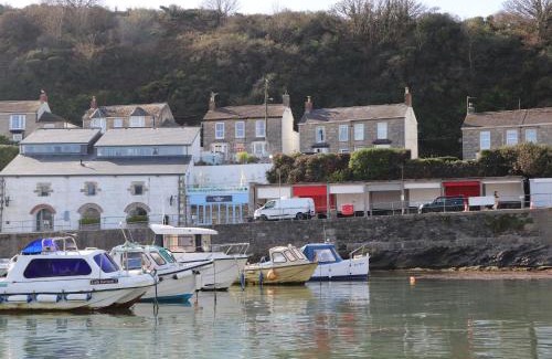Porthleven House | Crab Pot Cottage