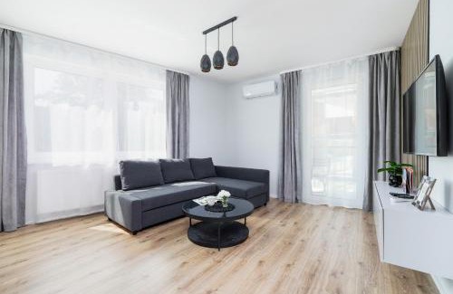 Bronowice Apartment | Cracow Apartment Bronowicka with Parking by Noclegi Renters