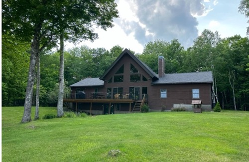 Greenville House | Craft Bear Cabin - Lakeside Luxury - Pet-friendly & Perfect for Large Families