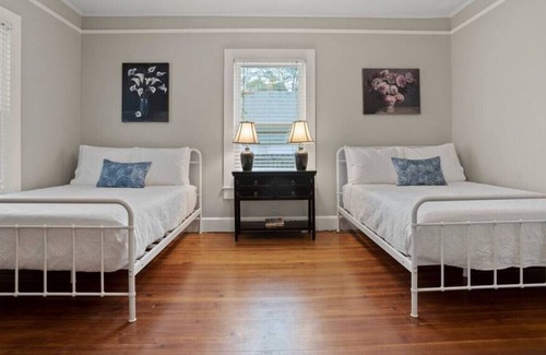 Sans Souci House | Craftsman @ Cherrydale- Walk to Swamp Rabbit GVL