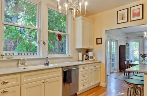 Professorville House | Craftsman, Palo Alto 4-5 bedrooms, 3 full baths.