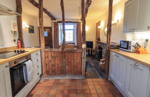 Lindale Cottage | CRAGG COTTAGE, family friendly, character holiday cottage in Lindale