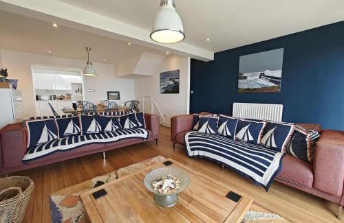 Craster House | Craster Rocks