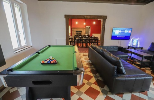 Les Menus Villa | Crazy Villa Champs Corons 61 - Interior heated pool - 2h from Paris - 30p