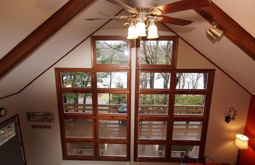 Lake Harmony House | CREATE MEMORIES & RELAX AT THE BEAUTIFUL LAKE ESCAPE AT LAKE HARMONY !