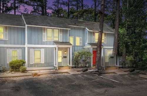 Hot Springs Village House | CREEK & GOLF VIEW, DECK, POOL TABLE, BEACH, FISH, LAKES, INDOOR POOL & GYM 4FEE