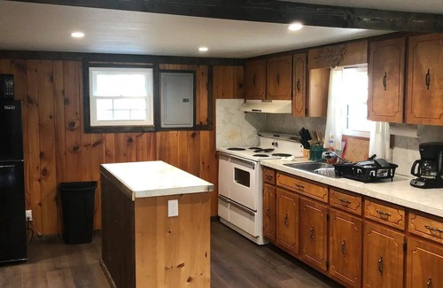 Burnsville House | Creekside Cabin skiing/hiking & Appalachian Trail.
