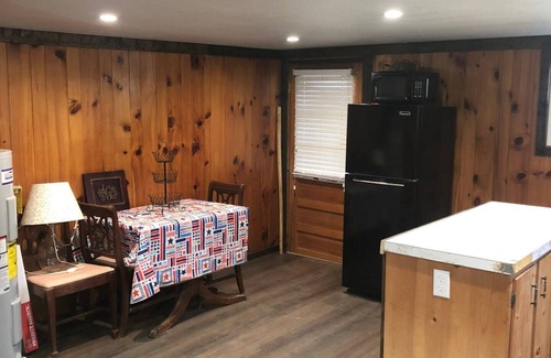 Burnsville House | Creekside Cabin skiing/hiking & Appalachian Trail.