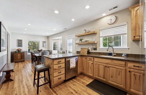 Kamas Cottage | Creekside cutie, 3br 2.5ba, near skiing, sleeps 8