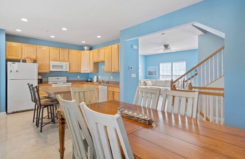 Ocean View House | Creekside Getaway – Stay for 8