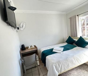 Middelburg House | Creekside Guest House Middelburg
