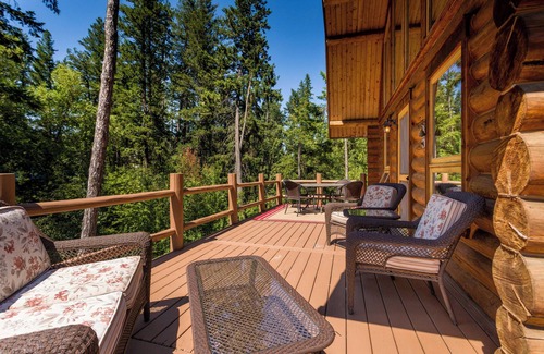 Lakeside Cabin | Creekside log cabin near Flathead Lake