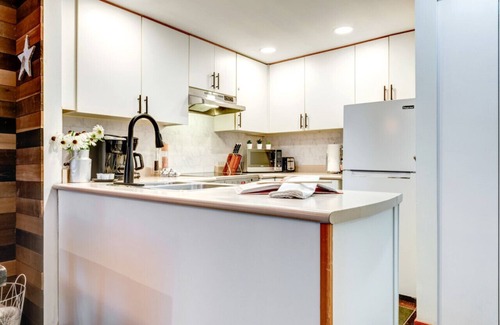 Whistler Creekside Condo | Creekside Slopeside 1BR with pool, hot tub, BBQ