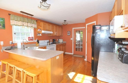 Berkeley Springs House | Creekview Cabin - hot tub, pets, grill, wifi, screen porch, fire ring