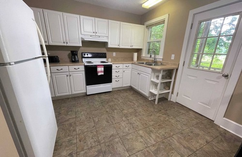 Damascus Cottage | Creeper Trail|King Bed|Pets OK|AT|Grayson|Home