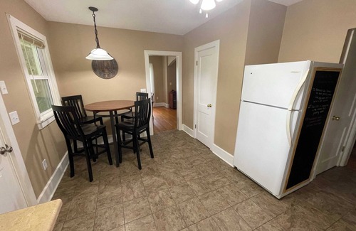 Damascus Cottage | Creeper Trail|King Bed|Pets OK|AT|Grayson|Home