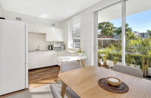 Cremorne Apartment | Cremorne - YNG03 - Young Street - Bright 1BR Ground Floor Apartment with Balcony Parking in Quiet Cremorne Location