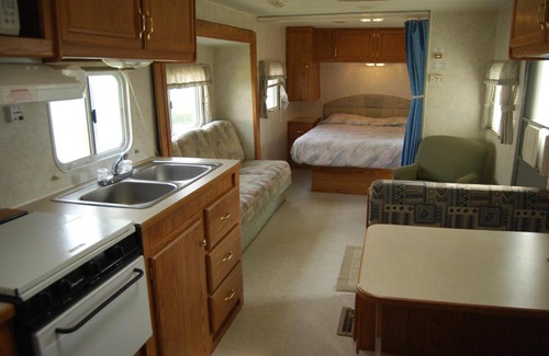 Quincy Resort | Crescent Bar Camping Resort Studio Cabin 2