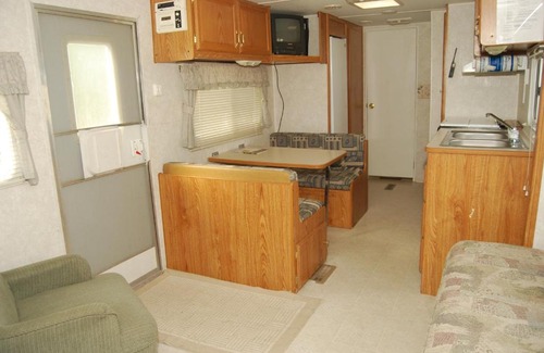 Quincy Resort | Crescent Bar Camping Resort Studio Cabin 2