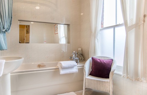 Lincoln House | Creston Villa Guest House