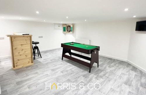 Fleetwood Apartment | Crews Cabin