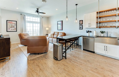 Tuscaloosa Condo | Crimson Fire: Cozy 2 Bed/2 Bath Condo Sleeps 6 – Your Perfect Tuscaloosa Getaway!