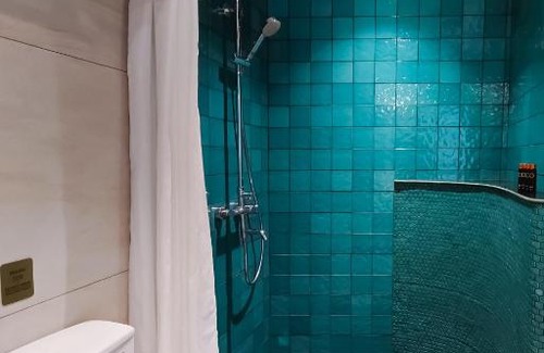 Thapae Hotel | CRIMSON SERIES - Boutique Hotel & Wine Bar