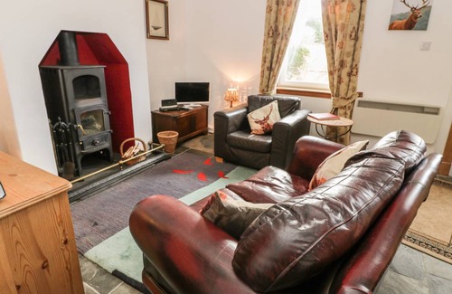 Cairnbaan Cottage | Crinan Canal Cottage No8